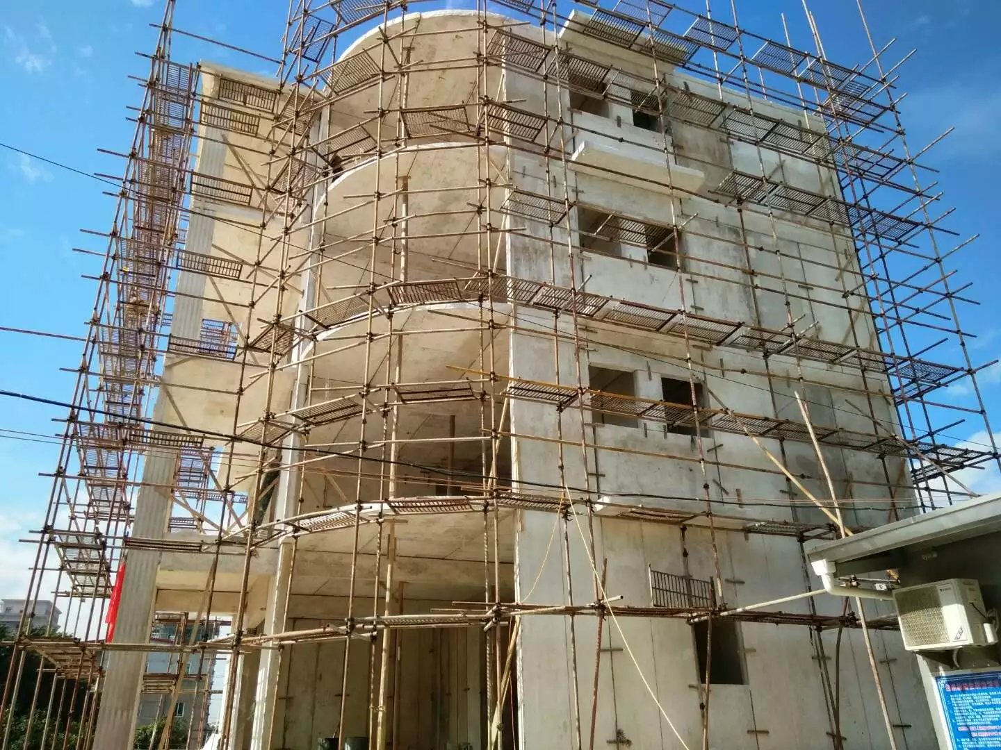 龙里星河绿色环保装配式建材在福建修建的五层别墅建筑